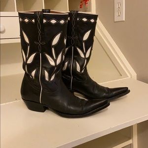 Size 7 Women’s Heritage custom boots